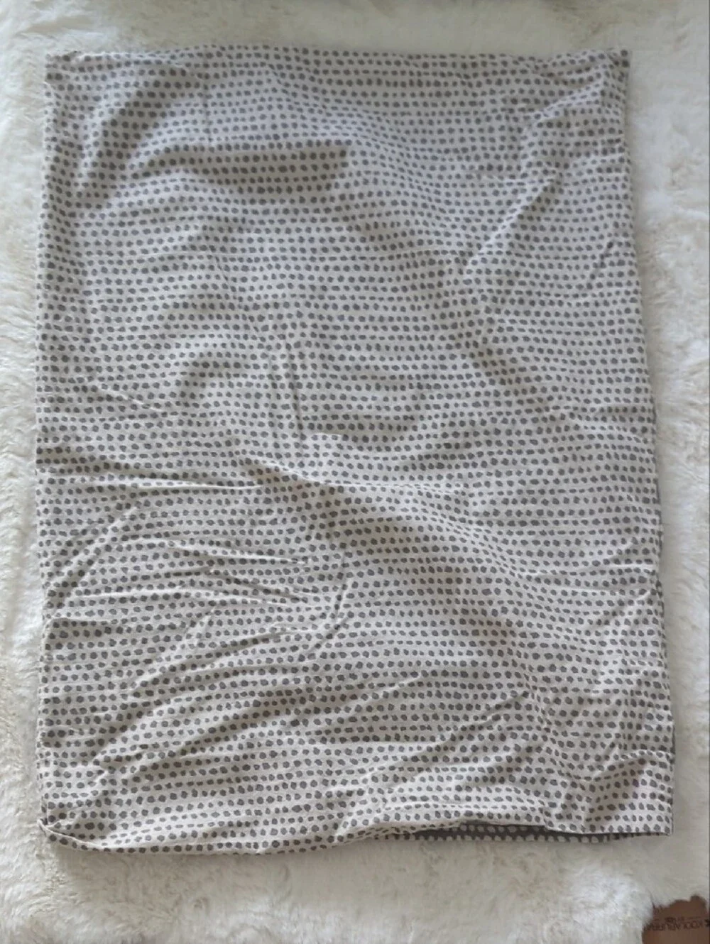 H&M Queen Reversible Dot Print Duuvet Cover in Gray and Cream